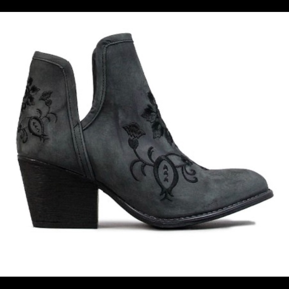 Musse & Cloud Shoes - Musse & Cloud Ambar leather embroidered booties.